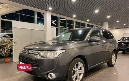 Mitsubishi Outlander III рестайлинг 3, 2013 год, 1 570 000 рублей, 7 фотография