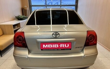 Toyota Avensis III рестайлинг, 2005 год, 900 000 рублей, 5 фотография