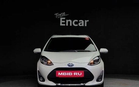 Toyota Prius c I, 2020 год, 1 815 100 рублей, 2 фотография