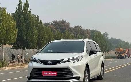 Toyota Sienna, 2021 год, 4 100 000 рублей, 1 фотография