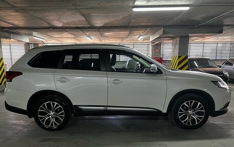 Mitsubishi Outlander III рестайлинг 3, 2015 год, 2 149 000 рублей, 4 фотография