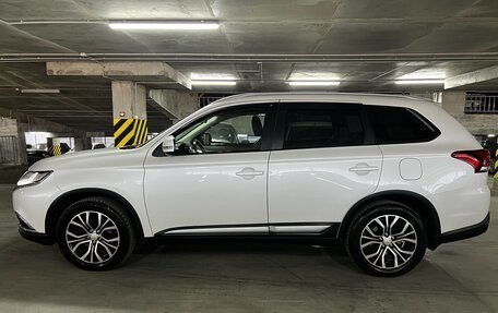 Mitsubishi Outlander III рестайлинг 3, 2015 год, 2 149 000 рублей, 8 фотография