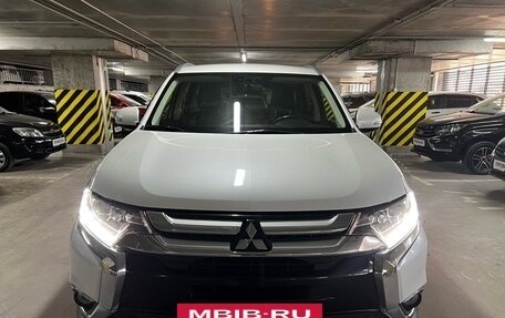 Mitsubishi Outlander III рестайлинг 3, 2015 год, 2 149 000 рублей, 2 фотография