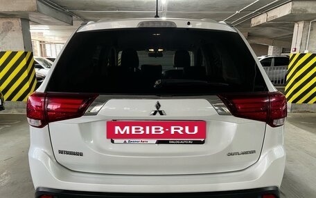 Mitsubishi Outlander III рестайлинг 3, 2015 год, 2 149 000 рублей, 6 фотография