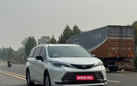 Toyota Sienna, 2021 год, 4 100 000 рублей, 3 фотография