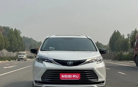 Toyota Sienna, 2021 год, 4 100 000 рублей, 2 фотография