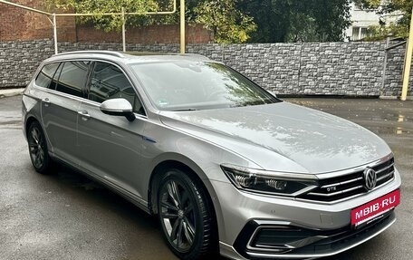 Volkswagen Passat B8 рестайлинг, 2020 год, 3 300 000 рублей, 2 фотография