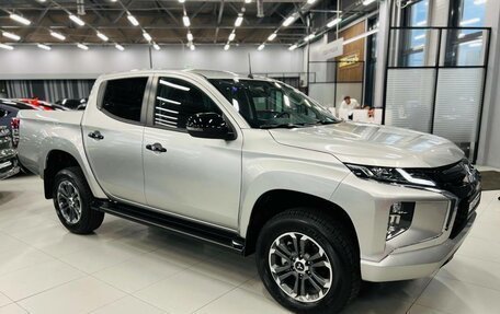 Mitsubishi L200 IV рестайлинг, 2023 год, 5 600 000 рублей, 2 фотография