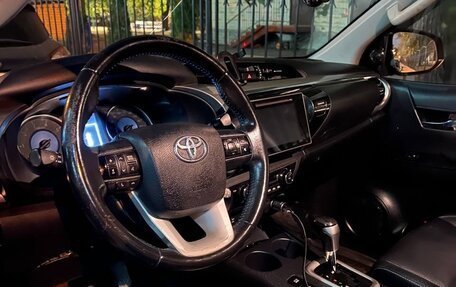 Toyota Hilux VIII, 2015 год, 2 550 000 рублей, 10 фотография