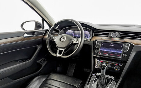 Volkswagen Passat B8 рестайлинг, 2015 год, 2 055 000 рублей, 29 фотография