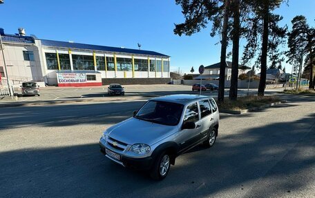 Chevrolet Niva I рестайлинг, 2015 год, 660 000 рублей, 11 фотография