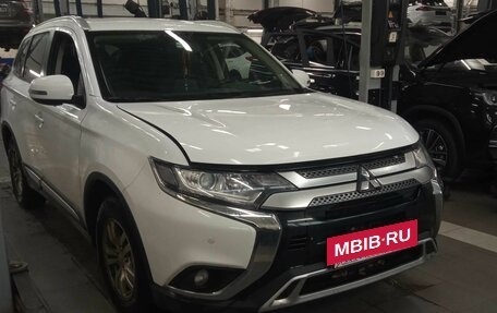 Mitsubishi Outlander III рестайлинг 3, 2019 год, 2 363 000 рублей, 2 фотография