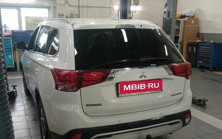 Mitsubishi Outlander III рестайлинг 3, 2019 год, 2 363 000 рублей, 4 фотография