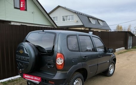 Chevrolet Niva I рестайлинг, 2011 год, 630 000 рублей, 3 фотография