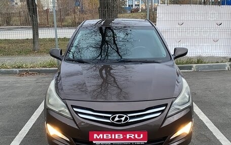 Hyundai Solaris II рестайлинг, 2015 год, 880 000 рублей, 2 фотография