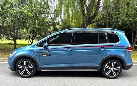 Volkswagen Touran III, 2020 год, 2 487 000 рублей, 2 фотография