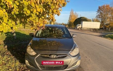 Hyundai Solaris II рестайлинг, 2012 год, 420 000 рублей, 3 фотография