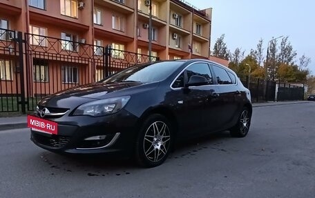 Opel Astra J, 2015 год, 1 490 000 рублей, 2 фотография