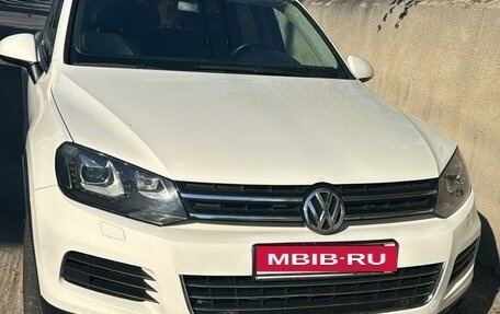 Volkswagen Touareg III, 2011 год, 2 100 000 рублей, 1 фотография