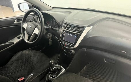 Hyundai Solaris II рестайлинг, 2011 год, 925 000 рублей, 13 фотография