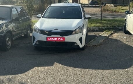 KIA Rio IV, 2020 год, 995 000 рублей, 1 фотография