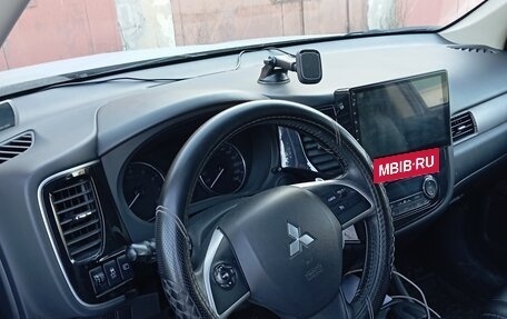 Mitsubishi Outlander III рестайлинг 3, 2012 год, 1 500 000 рублей, 4 фотография