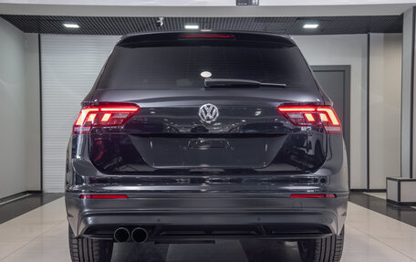 Volkswagen Tiguan II, 2018 год, 2 600 000 рублей, 5 фотография