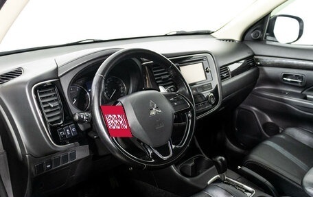 Mitsubishi Outlander III рестайлинг 3, 2016 год, 2 399 000 рублей, 11 фотография