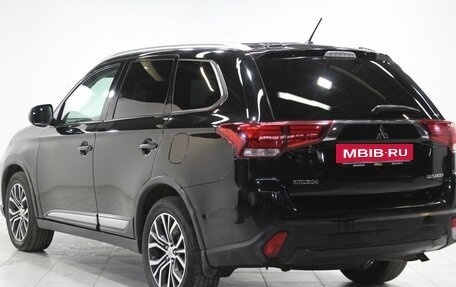 Mitsubishi Outlander III рестайлинг 3, 2016 год, 1 690 000 рублей, 7 фотография