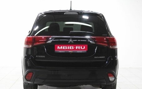 Mitsubishi Outlander III рестайлинг 3, 2016 год, 1 690 000 рублей, 6 фотография