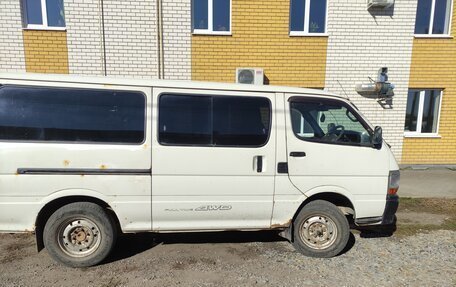 Toyota HiAce H100, 2001 год, 650 000 рублей, 3 фотография