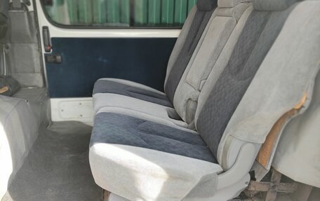 Toyota HiAce H100, 2001 год, 650 000 рублей, 11 фотография