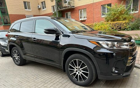 Toyota Highlander III, 2019 год, 5 050 000 рублей, 2 фотография