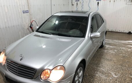 Mercedes-Benz C-Класс, 2005 год, 950 000 рублей, 3 фотография