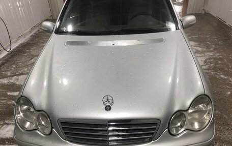 Mercedes-Benz C-Класс, 2005 год, 950 000 рублей, 21 фотография