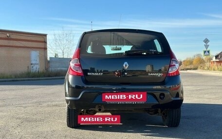 Renault Sandero I, 2013 год, 845 000 рублей, 2 фотография