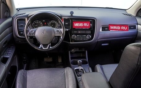 Mitsubishi Outlander III рестайлинг 3, 2015 год, 2 095 000 рублей, 6 фотография