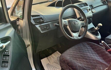 Toyota Verso I, 2011 год, 999 000 рублей, 3 фотография