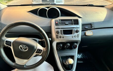 Toyota Verso I, 2011 год, 999 000 рублей, 5 фотография