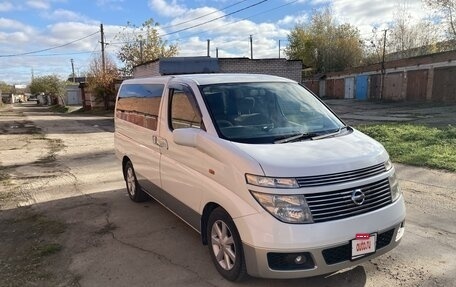 Nissan Elgrand III, 2002 год, 1 550 000 рублей, 2 фотография