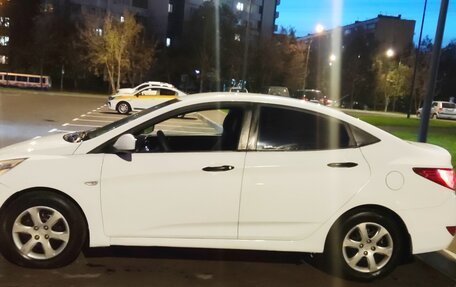 Hyundai Solaris II рестайлинг, 2015 год, 950 000 рублей, 4 фотография