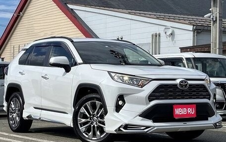 Toyota RAV4, 2021 год, 2 411 000 рублей, 1 фотография