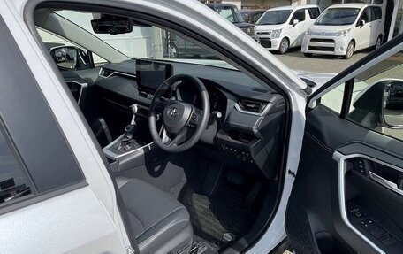 Toyota RAV4, 2021 год, 2 411 000 рублей, 10 фотография