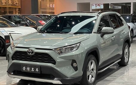 Toyota RAV4, 2021 год, 2 350 000 рублей, 1 фотография