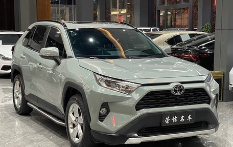 Toyota RAV4, 2021 год, 2 350 000 рублей, 3 фотография