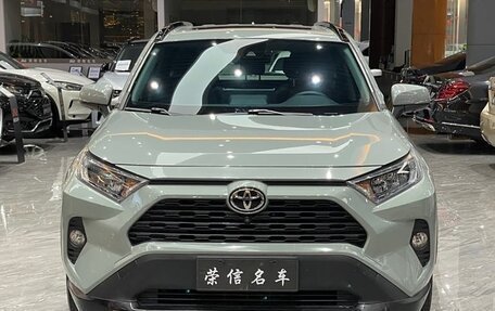 Toyota RAV4, 2021 год, 2 350 000 рублей, 2 фотография