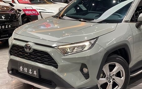 Toyota RAV4, 2021 год, 2 350 000 рублей, 10 фотография