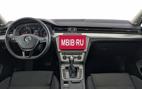 Volkswagen Passat B8 рестайлинг, 2019 год, 2 700 000 рублей, 16 фотография