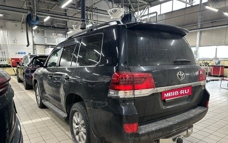 Toyota Land Cruiser 200, 2018 год, 6 390 000 рублей, 4 фотография