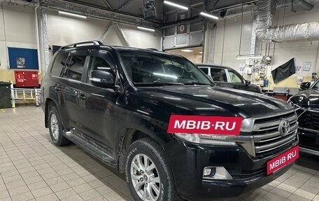 Toyota Land Cruiser 200, 2018 год, 6 390 000 рублей, 2 фотография